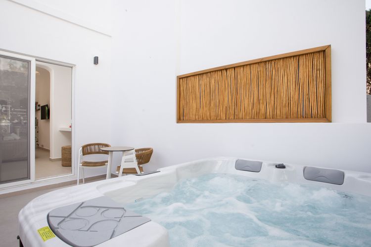 Suite with Spa Bath — photograph 7