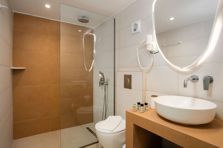 Suite with Spa Bath — photograph 8