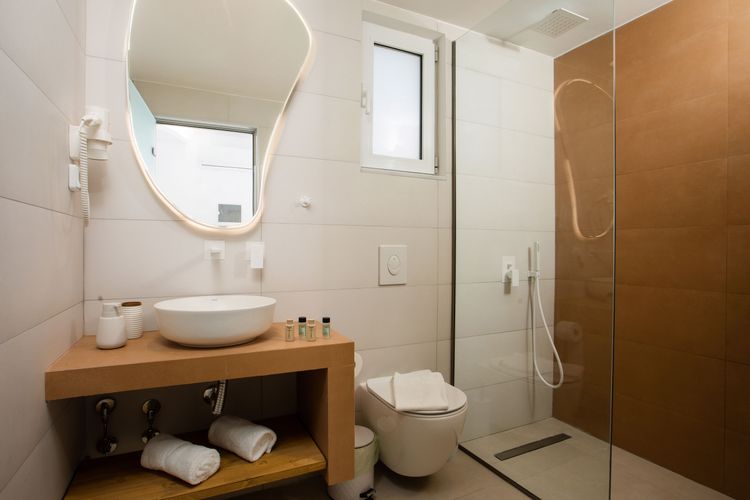 Suite with Spa Bath — photograph 3